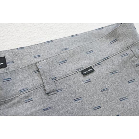 Travis Mathew Golf Shorts Gray Flat Dry Fitting Stretch Athletic Mens Size 40 - Picture 1 of 5